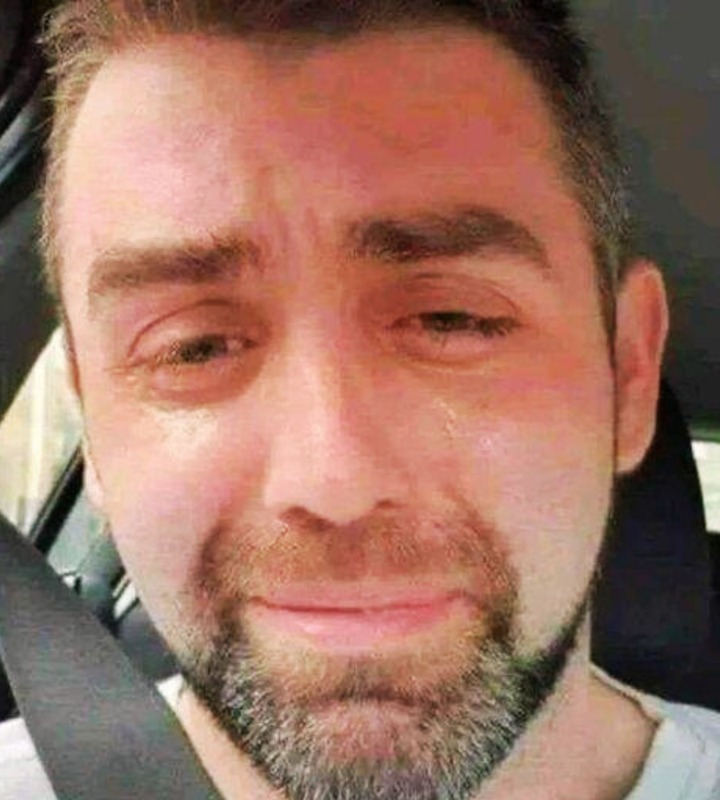 This Is The Heartbreaking Final Photo Of Phillip Herron, 34, Sitting In His Car And Crying, Just Minutes Before He Made A Fatal Decision.
