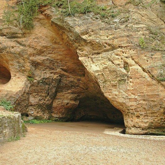 For 25 years, a man has been living alone in a cave with his dog.