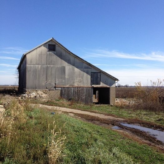 man bought an old farmhouse to tear down, began to dismantle the barn and found one of the most expensive things in the world