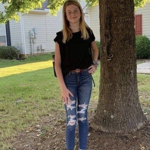 A mother took this photo of her daughter in the backyard and uploaded it to Facebook. As they saw the picture, friends and relatives wrote worriedly. Here’s what they noticed in the picture