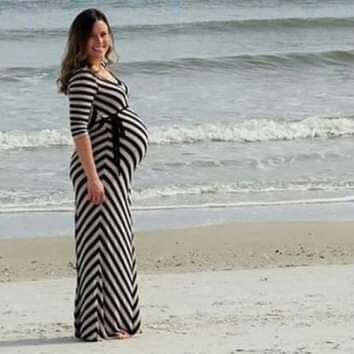 Pregnant mom takes amazing picture — but look who shows up to the right