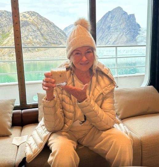 82-year-old Martha Stewart is being attacked online after people spotted a detail in her new photo. I love Martha, but after seeing it, I’m not sure where I stand