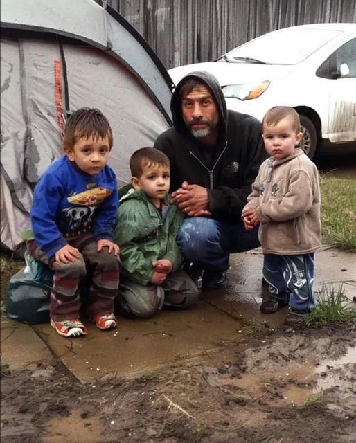 A man with three children, living in a tent, altruistically donates his final $2 to a stranger at a gas station. A Father’s Kindness A Tough Situation