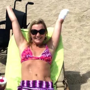 Woman’s Bikini Pic Goes Viral, When You Zoom Out You’ll Realize Why