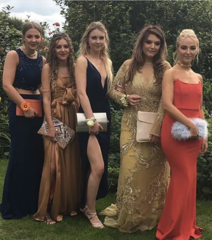 Girls’ Prom Photo Turns Heads After People Spot Small Detail