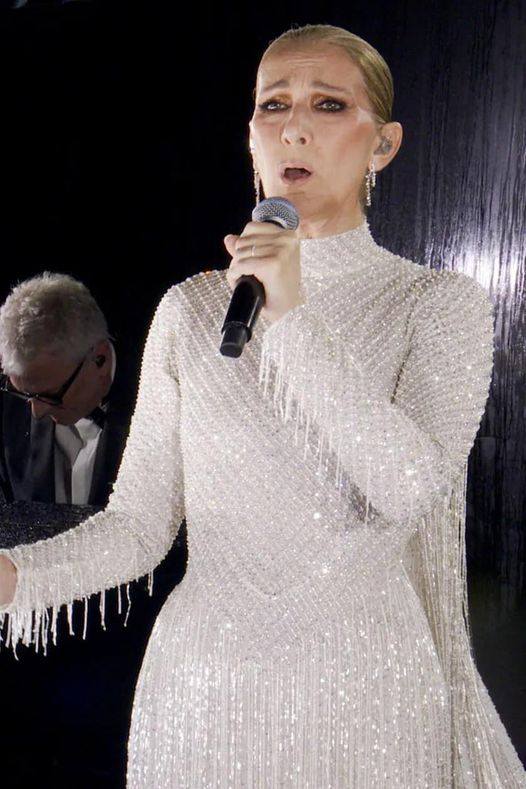 «Celine Dion’s performance at the Paris Olympics was revealed to be a hoax. 😳 The sight of the terminally ill Canadian singer in front of the Eiffel Tower deeply touched the audience.»