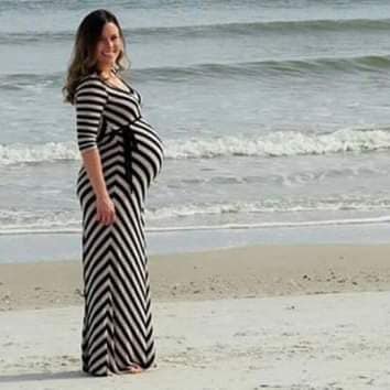 Pregnant mom takes amazing picture — but look who shows up to the right