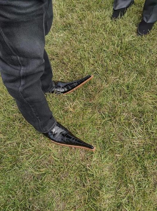 People Are Wearing These Strange Shoes And Nobody Knows Why