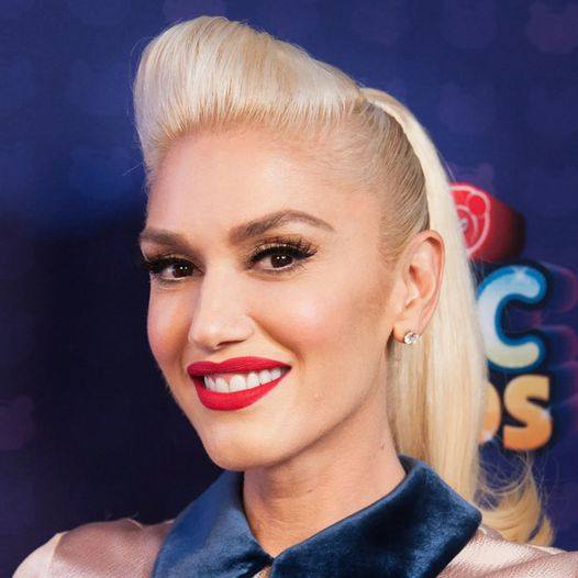 «Gwen Stefani, 54, received criticism from fans for her outfit on the opening night of Season 26 of ‘The Voice.’»😳