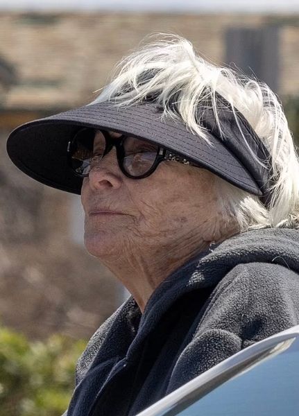 This iconic beauty left an indelible mark on Hollywood history, not only through her outstanding acting performances but also with her scandalous love life and affairs with some of the most famous men in the industry. Now, at 89, this living legend lives a reclusive life surrounded by nature. However, when she ventures into the public eye, she never fails to turn heads and shock onlookers with her latest confession….