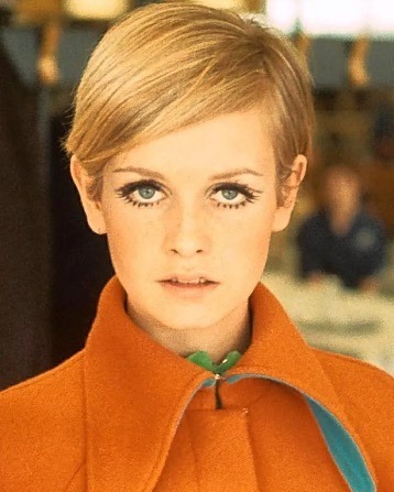 Twiggy was the supermodel who helped define the look of the 1960s. But wait till you see this iconic woman today at 73… Check the comments