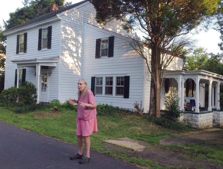 Neighbors got together and repaired the pensioner’s house