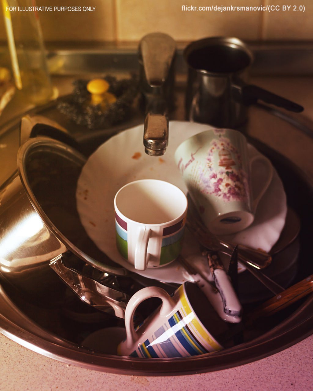 My Husband Leaves Piles of Dirty Dishes and Refuses to Wash Them – One Day, I Taught Him a Real Lesson