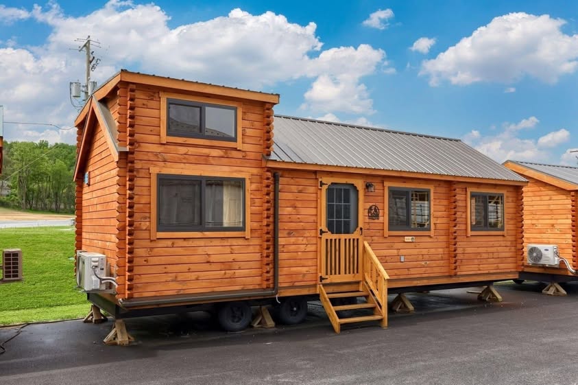 You Won’t Believe What This $16,348 Amish Log Cabin Looks Like Inside – Exclusive Video Tour!