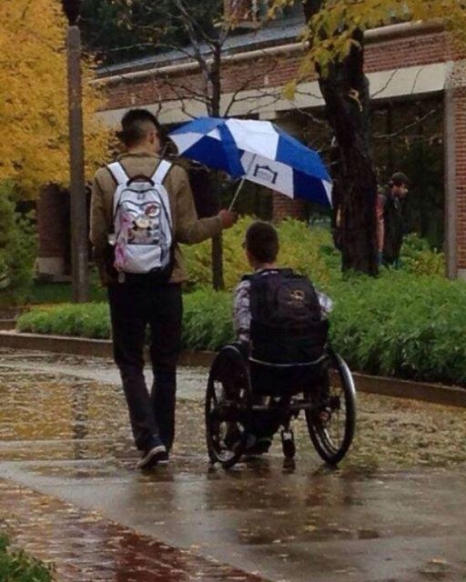 I SAW A SMALL ACT OF KINDNESS BETWEEN TWO STRANGERS—AND IT TOUCHED ME DEEPLY