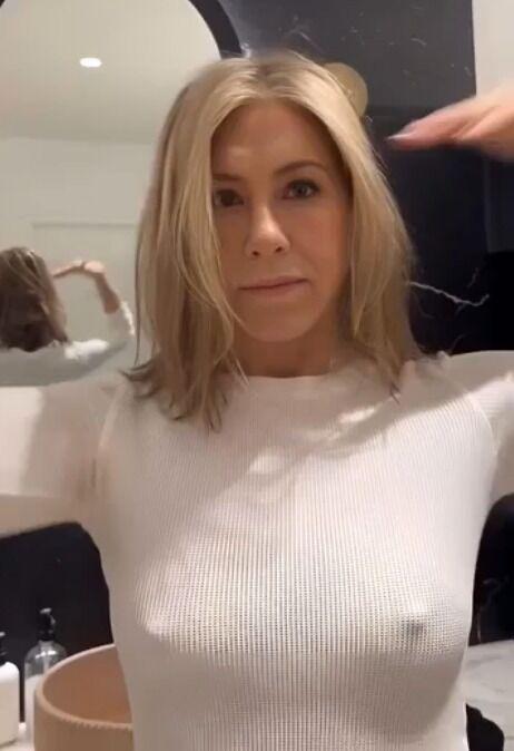 Jennifer Aniston Shows 0ff More Than She Wanted, Hold Your Breath…