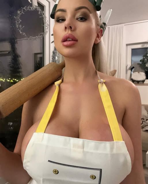 Ally & Mia – Yoga Girl and Housewife | Transparent Dress Cleaning