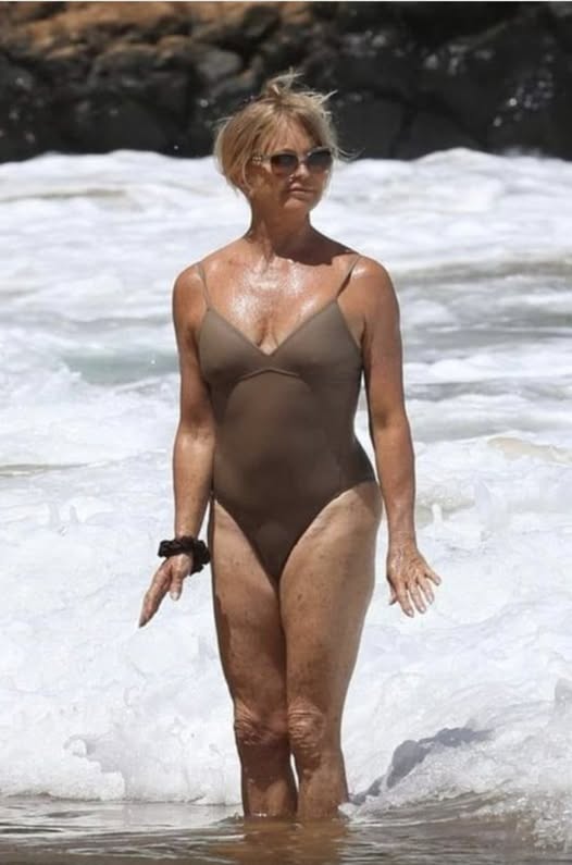 Goldie Hawn vacation pictures in swimsuit spark comments