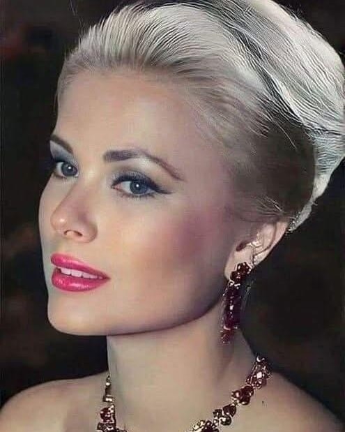See How Grace Kelly’s Granddaughter Looks Just Like the Icon