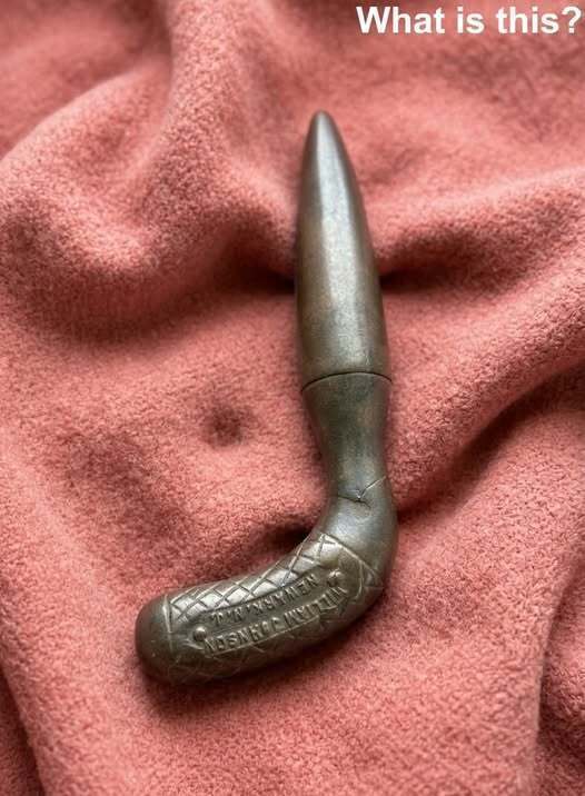 We were sorting through the house of a deceαsed family friend and found this object. Posted onApril 28, 2026 ByAga CoNo Commentson We were sorting through the house of a deceαsed family friend and found this object!