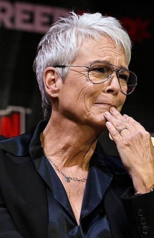 Jamie Lee Curtis overwhelmed with grief makes the heart-wrenching announcement: โHe passed away todayโฆ he was a beautiful soulโฆ โ Check the comments