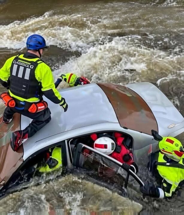 “Family discovered in a car submerged in a river; they had been with their m…