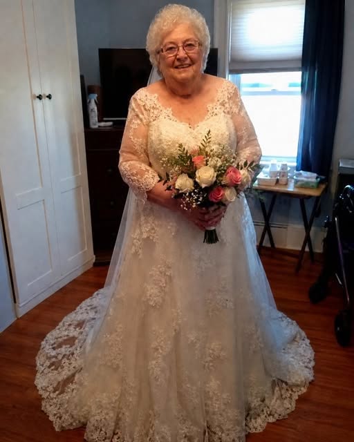 I Married My High School Sweetheart at 72 โ Two Weeks After His Kids Threw Me Out, a Black Limousine Arrived at My