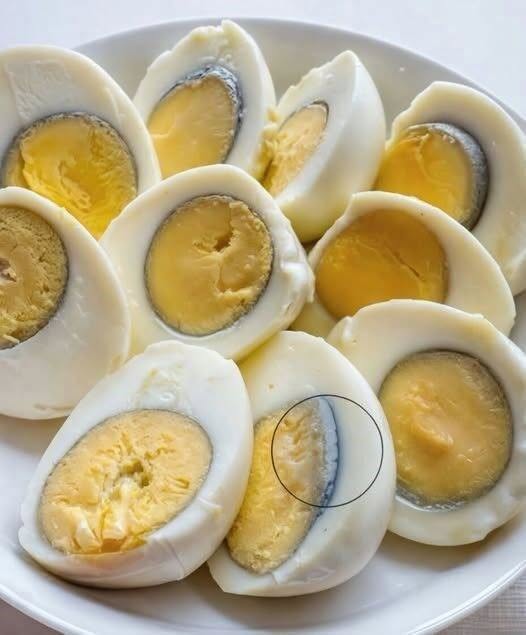 The Strange Green Ring Inside Your Hard Boiled Egg Is Freaking People OutโBut The Real Reason It Appears May Surprise You